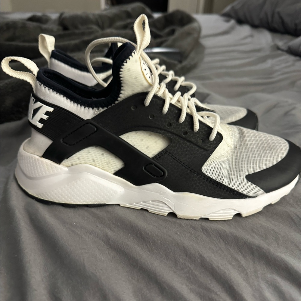 Women's Nike Herrachis